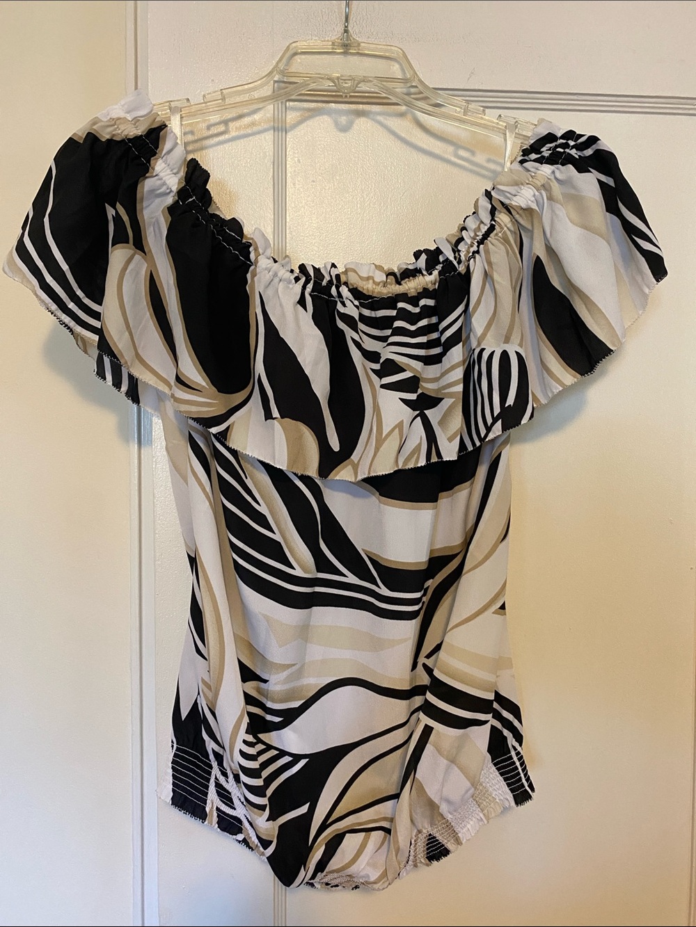 🎀 5/$20 🎀 WHBM off the shoulder top size medium